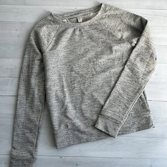 Under Armour All Season Gear Semi Fitted Heather Gray Crew Neck Sweatshirt XS - Picture 1 of 4